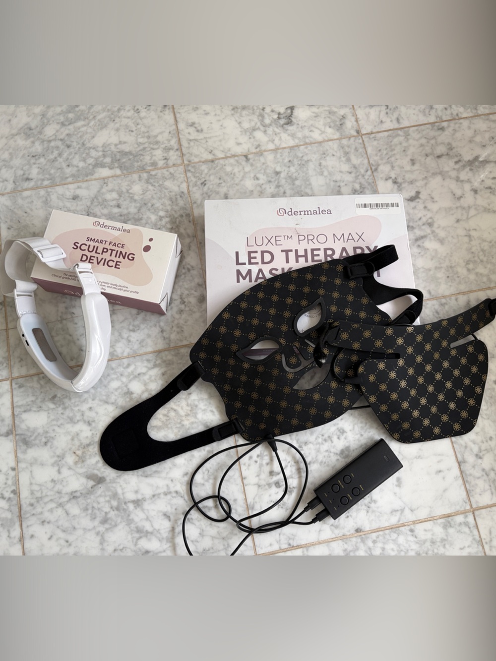 Dermalea LED face/neck mask and face sculpting device